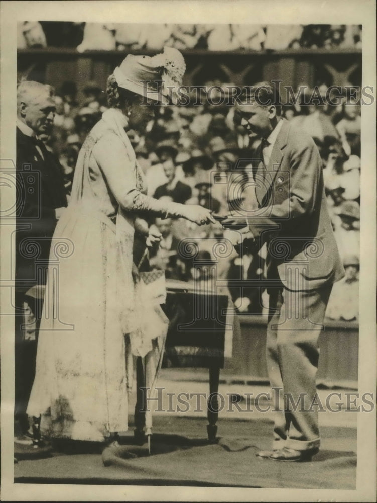 1926 Press Photo Vincent Richard U.S.A Net Star presented to Queen Mary - Historic Images
