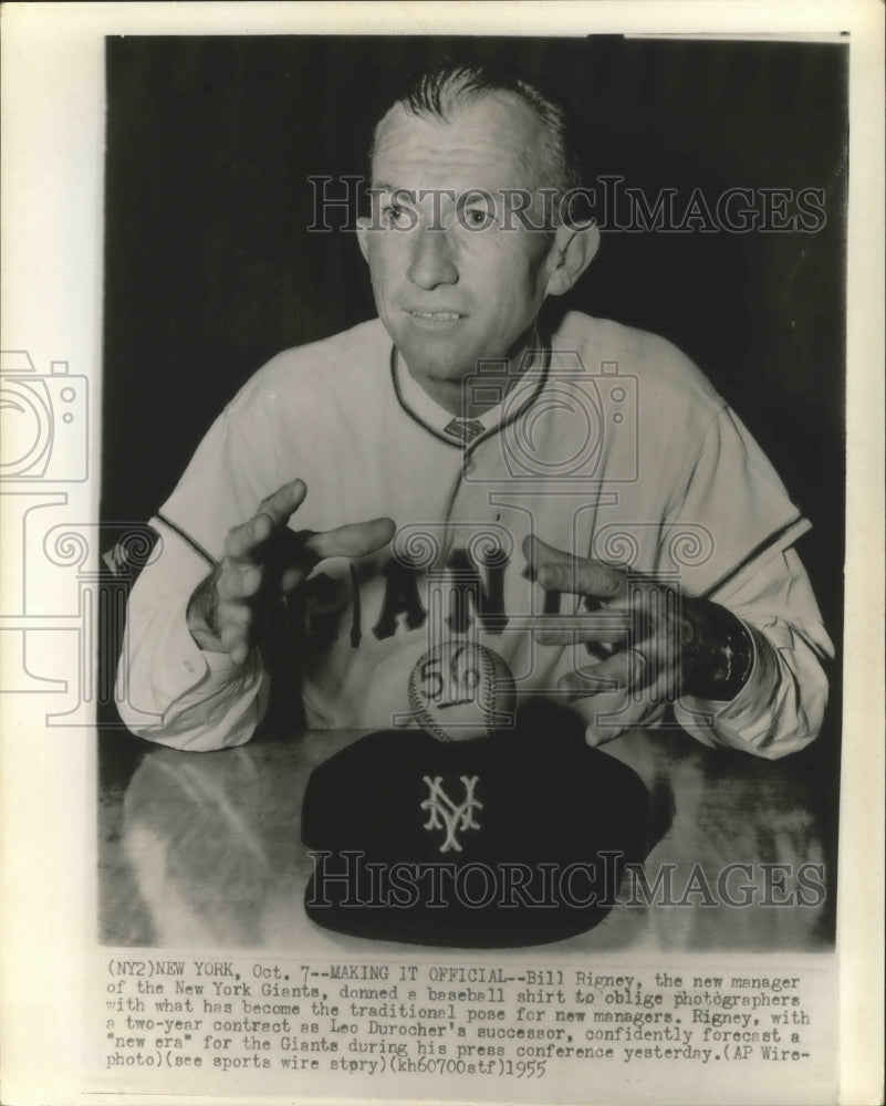 1955 Press Photo Bill Rigney with NY Giants Donned Shirt to Oblige Photographers- Historic Images