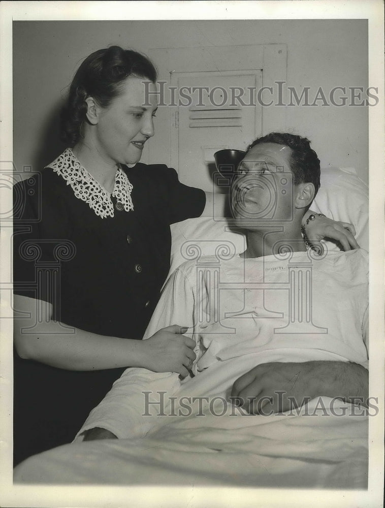1940 Press Photo Clay Bryant, ight hand pitcher for Chicago Cubs in Chicago Hosp - Historic Images