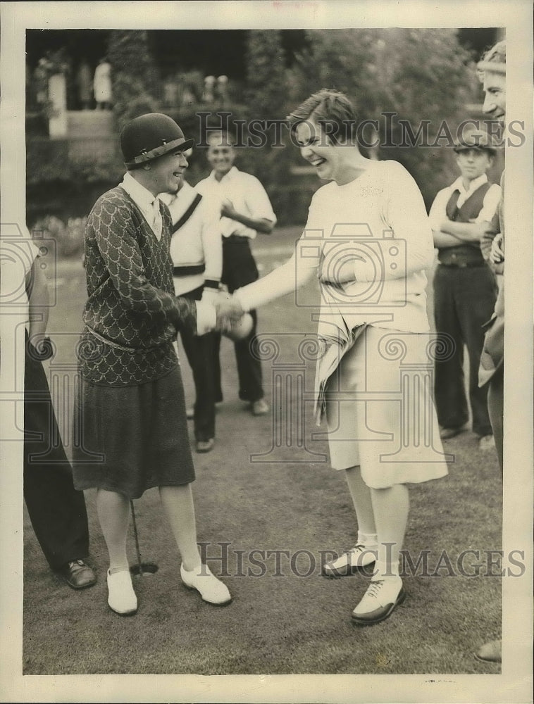 1929 Press Photo Mrs. Lee Mida shaking hands with Helen Hicks - sbs00824- Historic Images