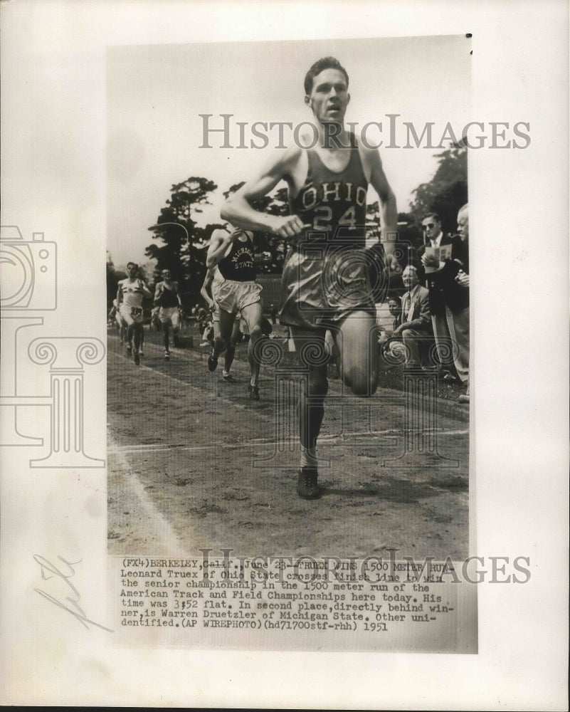 1951 Press Photo Leonard Truex crosses finish line, wins the senior championship - Historic Images