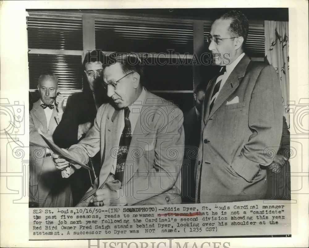 1950 Press Photo Eddie Dyer Reads to Newsmen That He is Not a Candidate - Historic Images