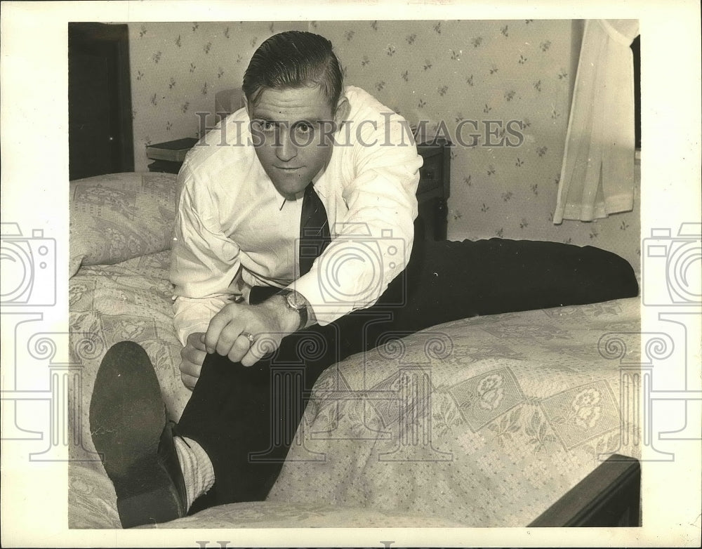 1939 Press Photo Roy Staley Smashed World's Hurdling Record for the Third Time - Historic Images