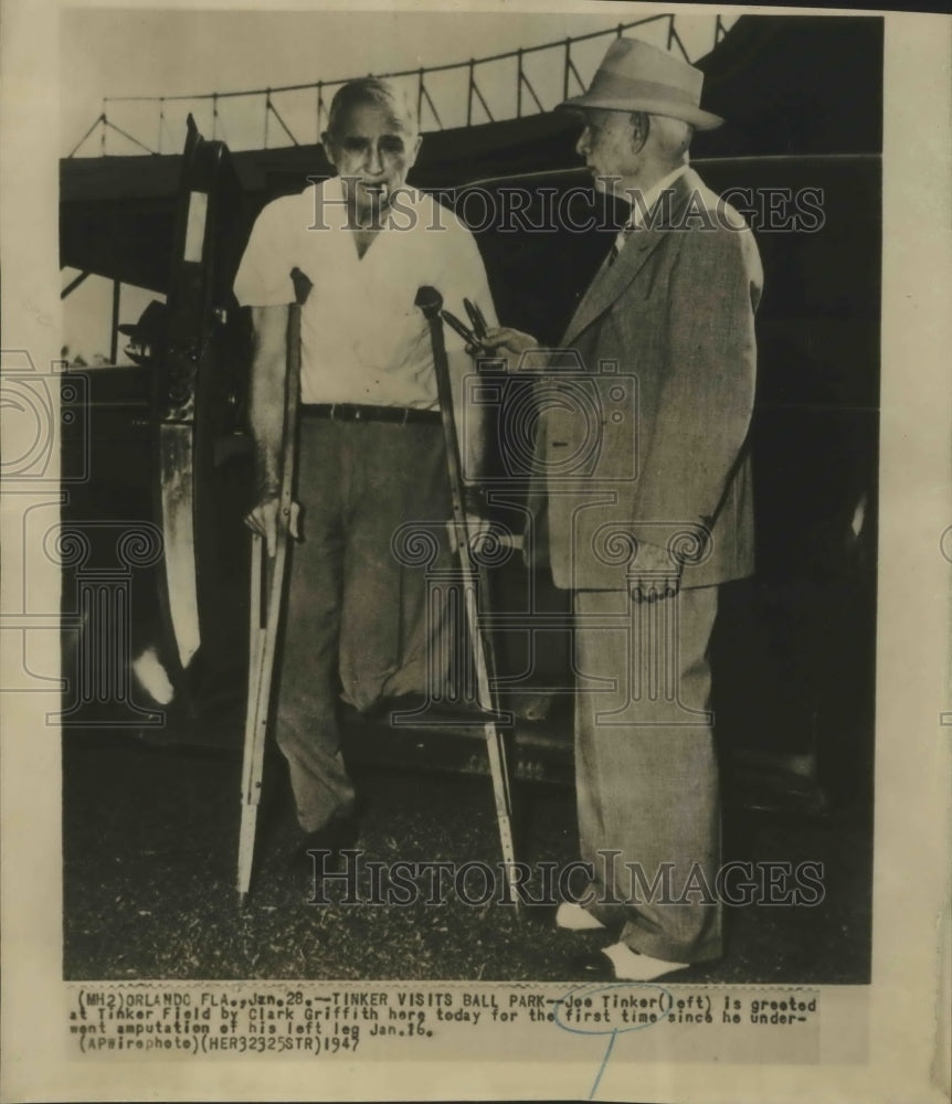 1947 Press Photo Joe Tinker greeted in Tinker Field by Clark Griffith- Historic Images