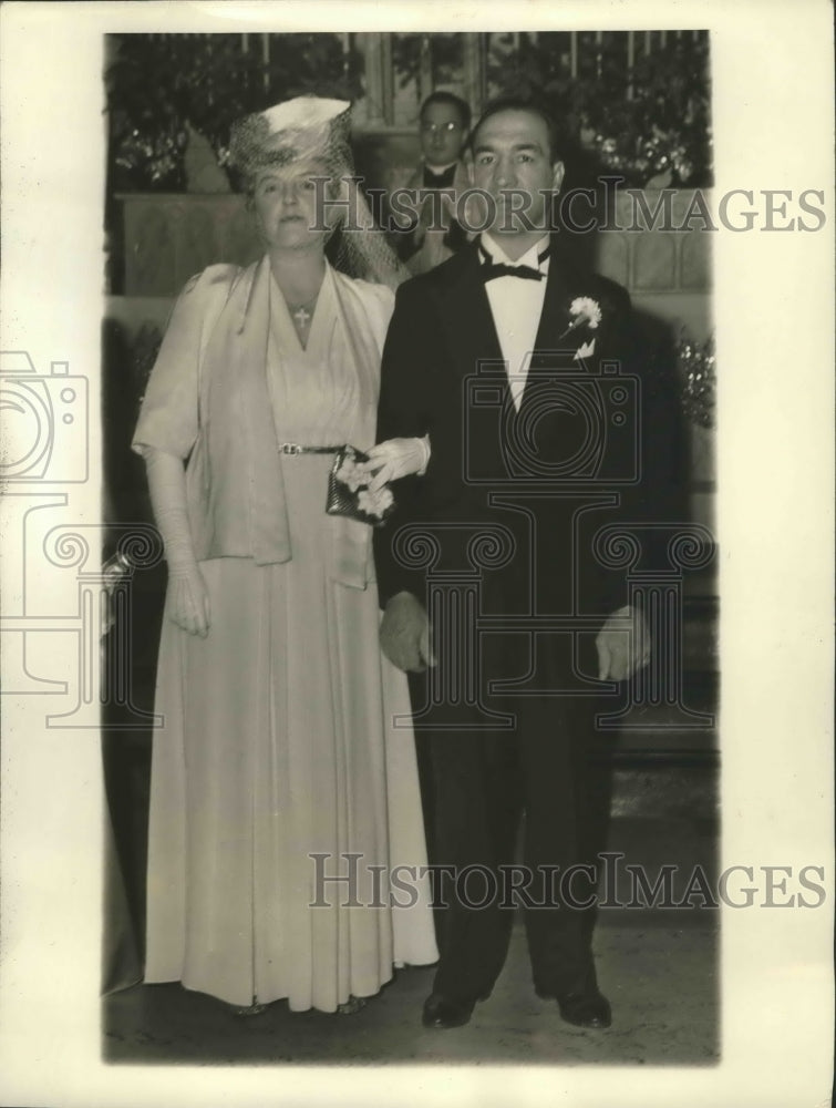 1942 Press Photo Paul Berlenbach &amp; Mrs Elizabeth Merck Morris Married New Years - Historic Images