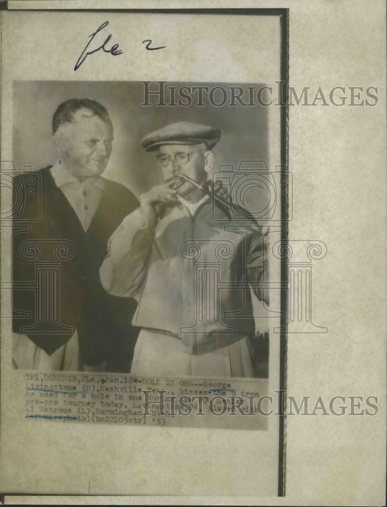 1953 Press Photo George Livingtone kisses the 5 iron he used for a hole in one- Historic Images