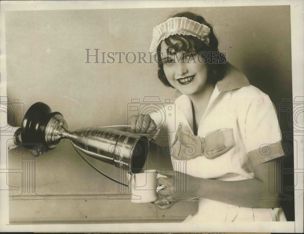 1928 Press Photo Adele Byrde Won Silver Cup as First Prize for Beauty - Historic Images
