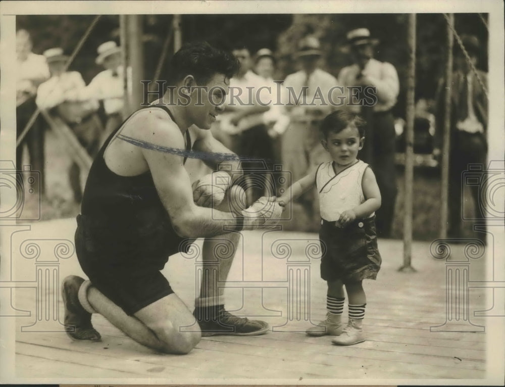 1929 Press Photo Paolino Uzcudun Basque Boxer as He Welcomed Jack Martin- Historic Images
