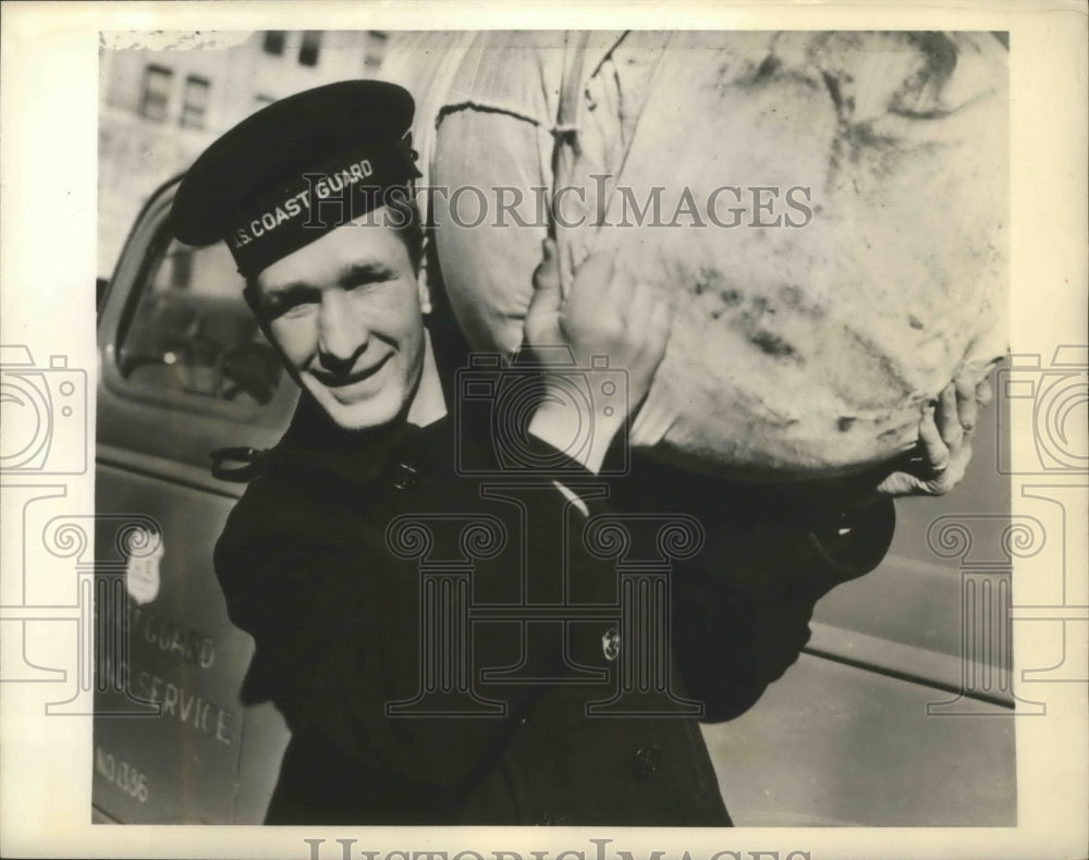 1943 Press Photo Lew Jenkins Lightweight Champion reports as Coast Guard Patrol- Historic Images