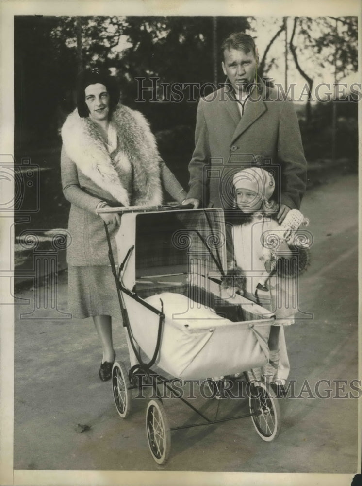 1930 Press Photo Vincent Richards Natl.Professional Tennis Champ with his family- Historic Images