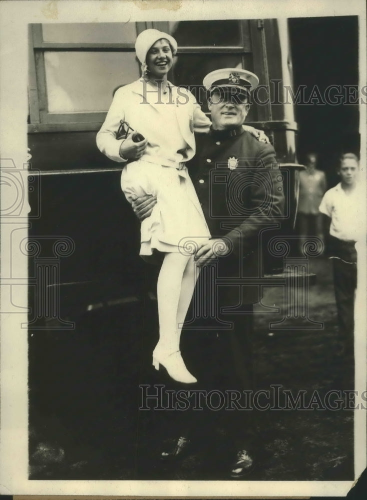 1928 Press Photo Matt McGrath Holding Elizabeth Robinson 100-Meter Winner- Historic Images