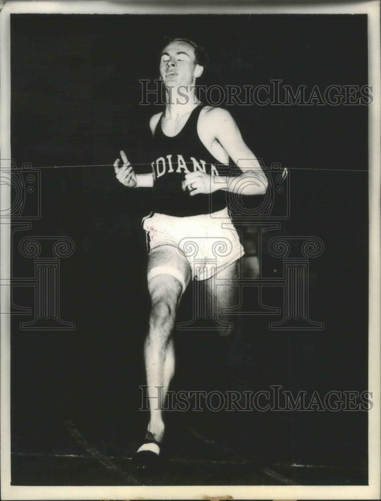 1940 Press Photo Ray Cochran in 440 run in the Indoor Championship Meet- Historic Images