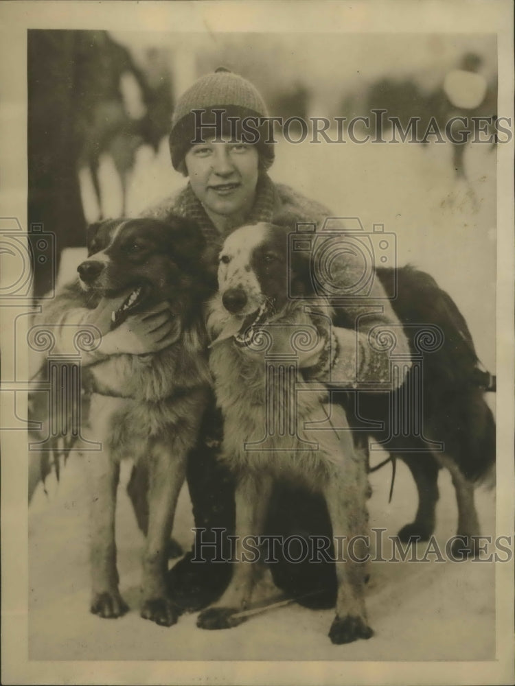 1926 Press Photo Clara Johnson of St Paul Minn with her two Derby Dogs- Historic Images