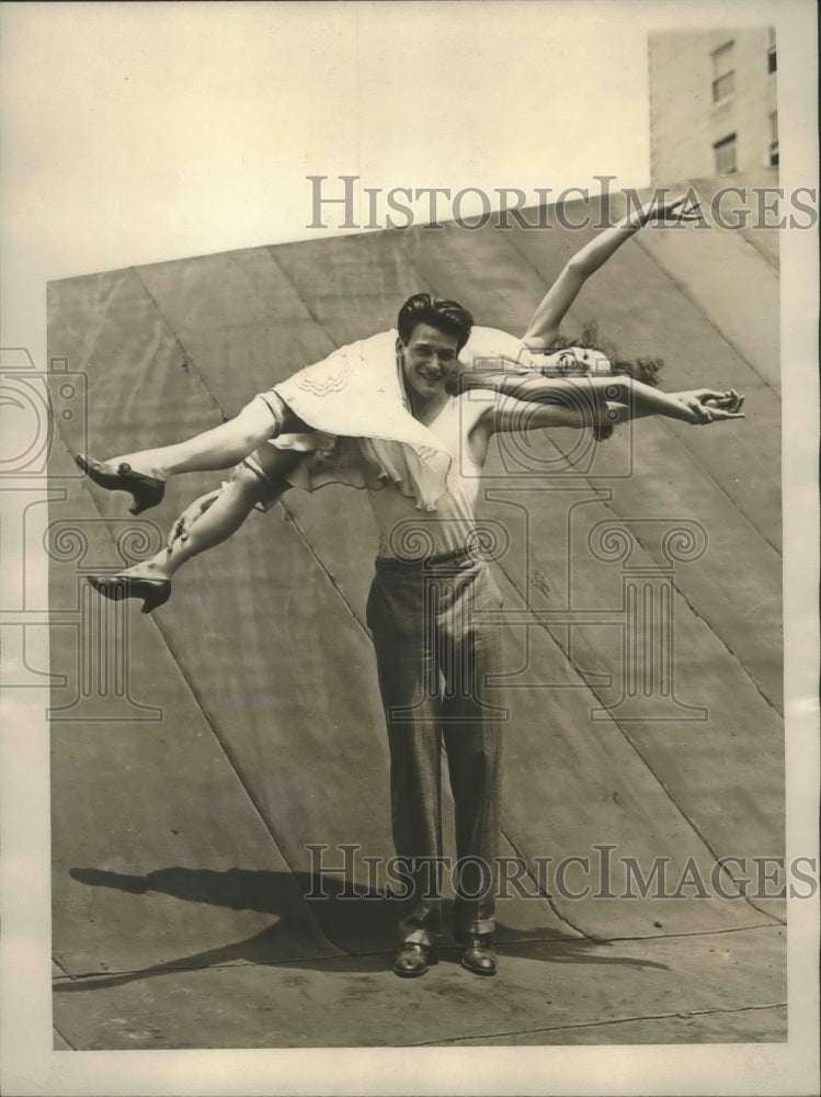 1926 Press Photo Pole vaulter Charlie Hoff &amp; Joyzelle dance at LA Athletic club - Historic Images