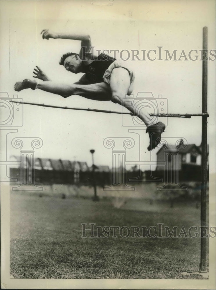 1930 Press Photo Jack Russell Show Skill That Aided Him n Becoming Record Holder - Historic Images