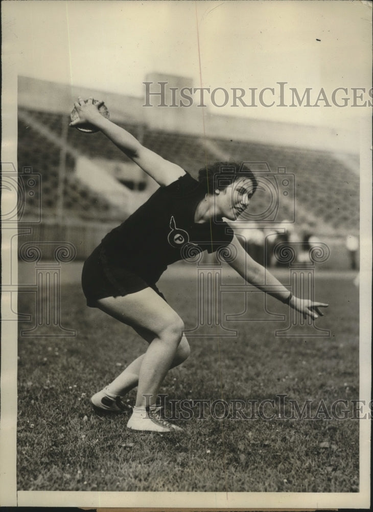 1928 Press Photo Maybelle Reichardt wins discus throw event at Olympic Tryouts - Historic Images