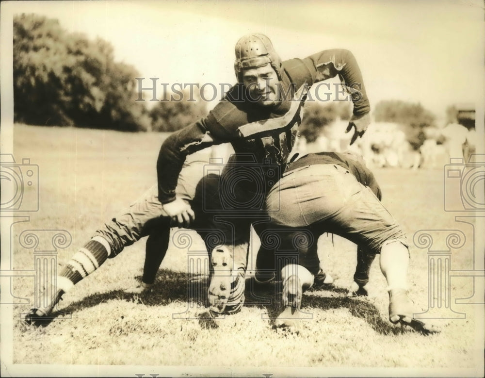 1933 Press Photo Tom Moore, U of IA Football Captain, Breaking Through Linemen - Historic Images