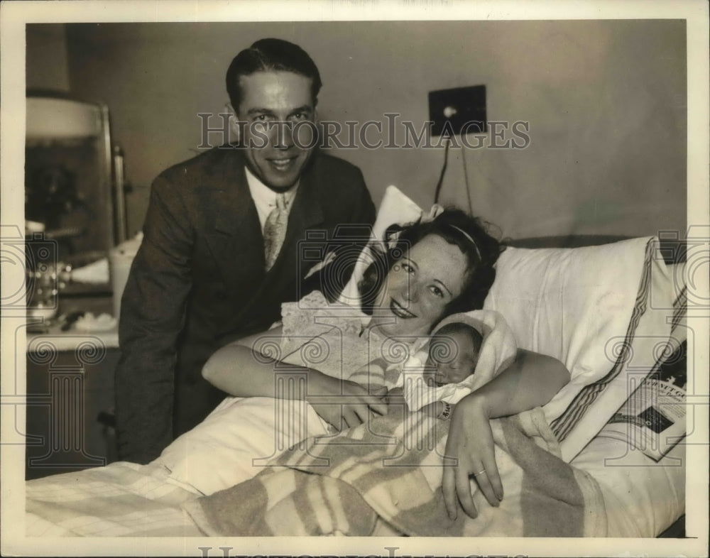 1933 Press Photo Lyn Lary, Wife & Newborn Son at St. Agnes Hospital, New York- Historic Images
