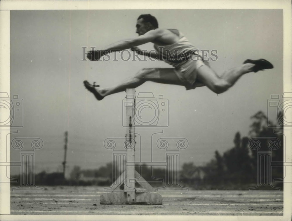 1932 Press Photo Jimmy Mecks, US Olympic Hurdle Prospect - sbs04003- Historic Images