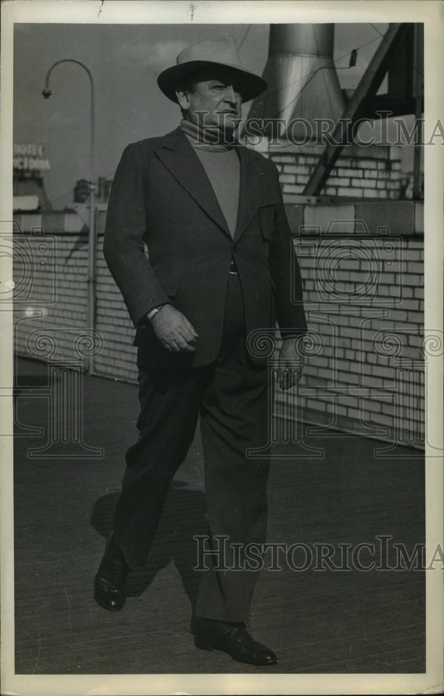 Press Photo Sports Writer Hype Igoe - sbs04686 - Historic Images