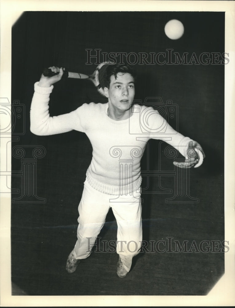 1936 Press Photo Robert Low, Interscholastic champion, competes in Junior meet- Historic Images