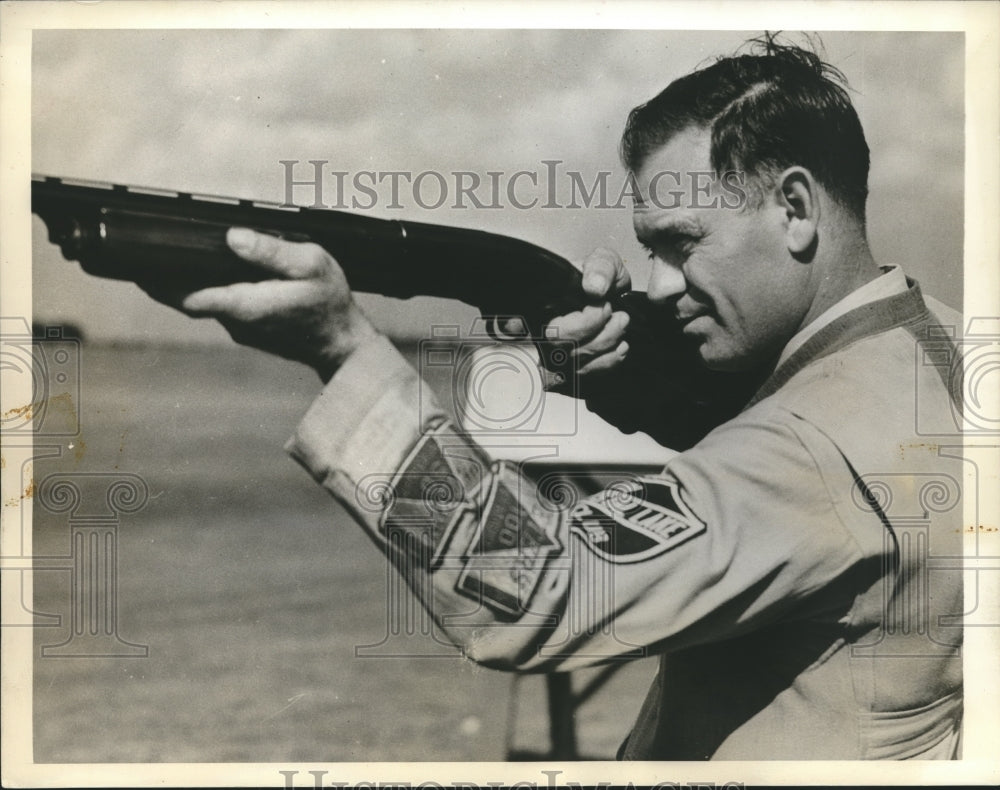 1940 Press Photo P.O. Harbage, 1939 National Clay Targets Champion - sbs06654 - Historic Images