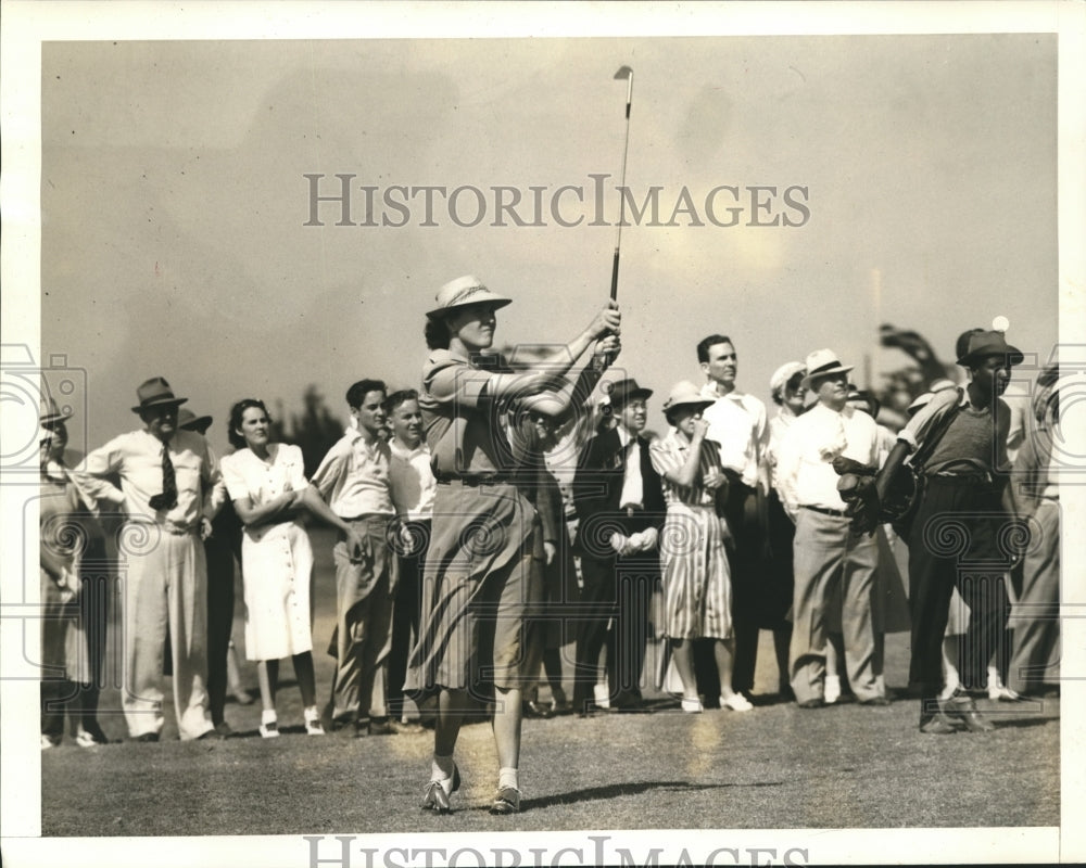 1940 Press Photo Mrs. Frank Goldthwaite at 15th hole, Women&#39;s State Golf Tourn.- Historic Images