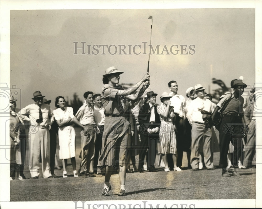 1940 Press Photo Mrs. Frank Goldthwaite at 15th hole, Women's State Golf Tourn.- Historic Images