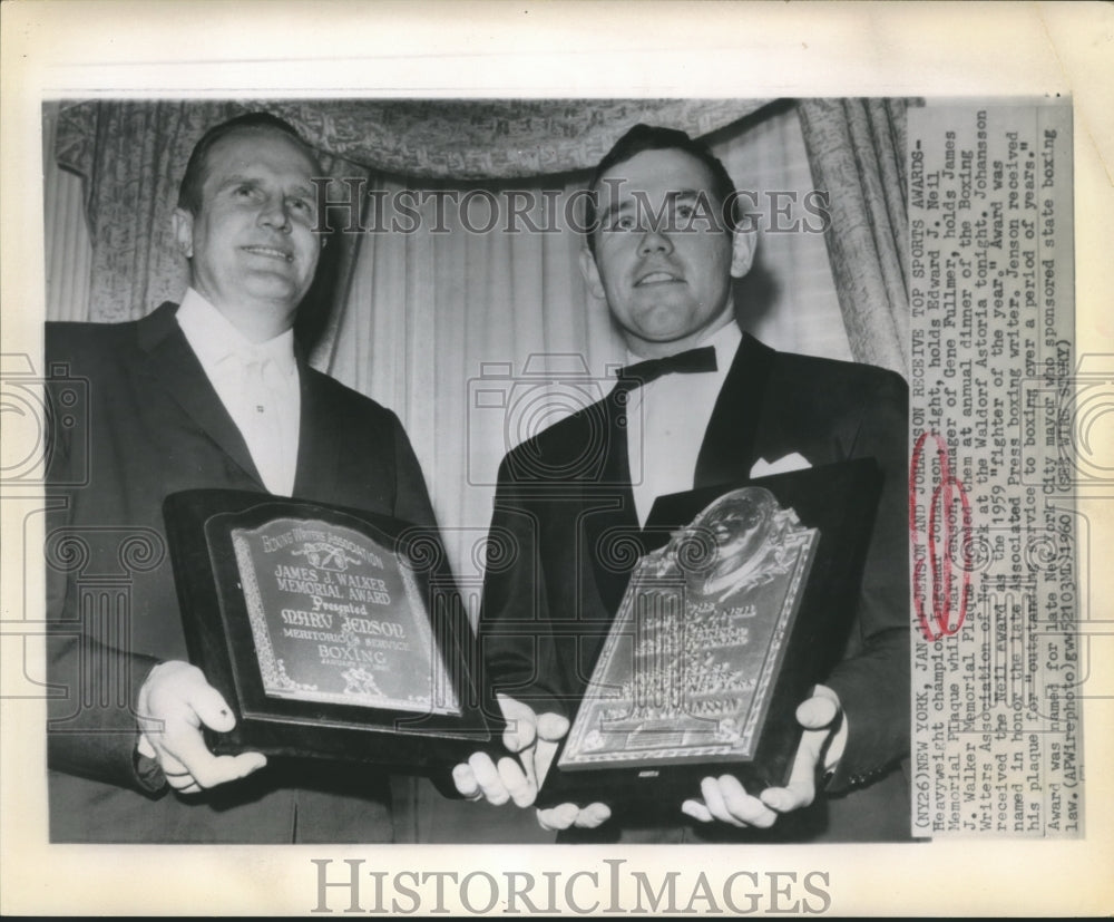 1960 Press Photo Ingemar Johansson receives Neil Award as 1959 Fighter of Year - Historic Images