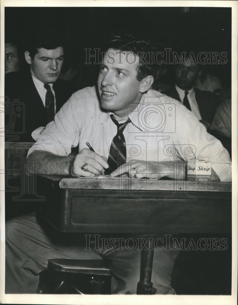 1942 Press Photo Buddy Rosar New York Yankees at Civil Examination - sbs07139 - Historic Images