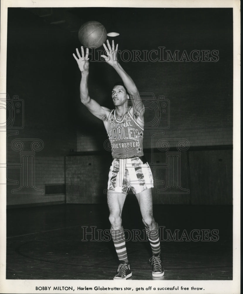 Press Photo Bobby Hilton Harlem Globetrotters Star free throw - sbs07373 - Historic Images