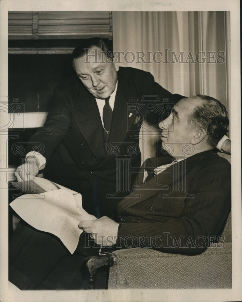 1945 Press Photo George Trautman Pres. Class AA baseball chats with Leo Miller - Historic Images