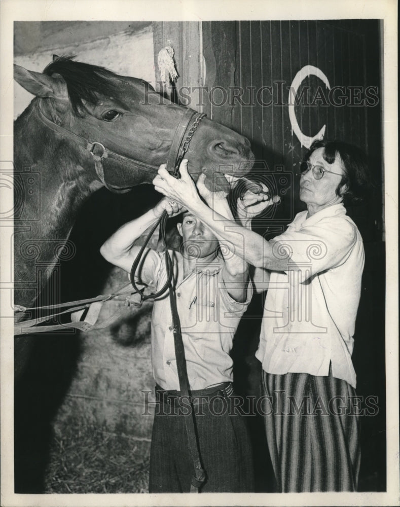 1945 Press Photo Mary Karels Ranch Owner & horse Trainer in Los Angeles - Historic Images