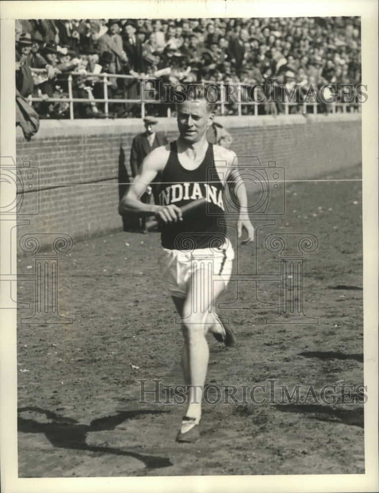 1937 Press Photo Donald Lash finishes all alone as his college wins 4-mile relay- Historic Images