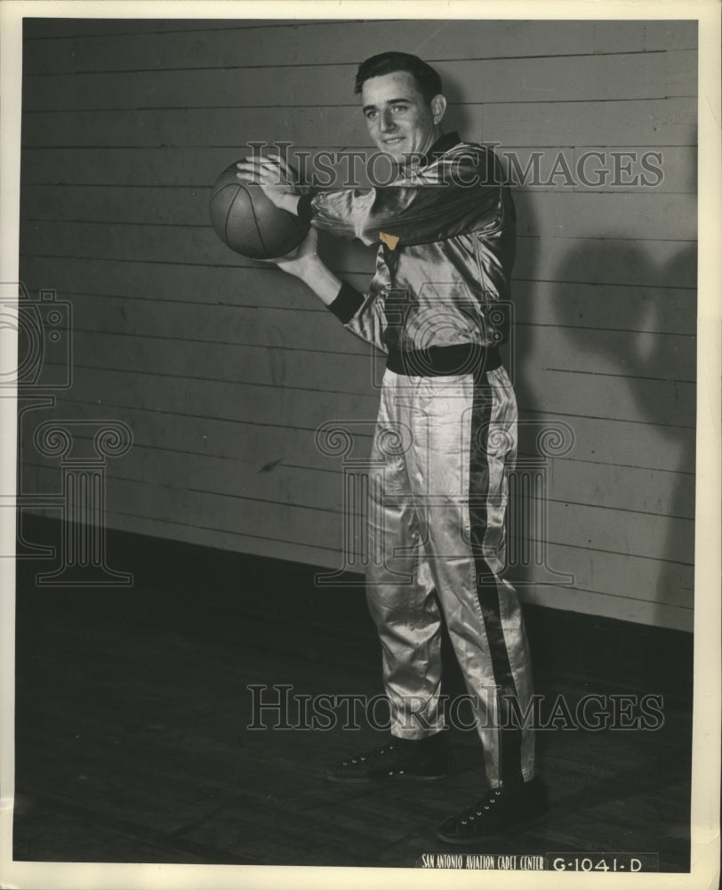Press Photo Sgt. John F. McMahon Basketball player San Antonio Aviation Cadet- Historic Images