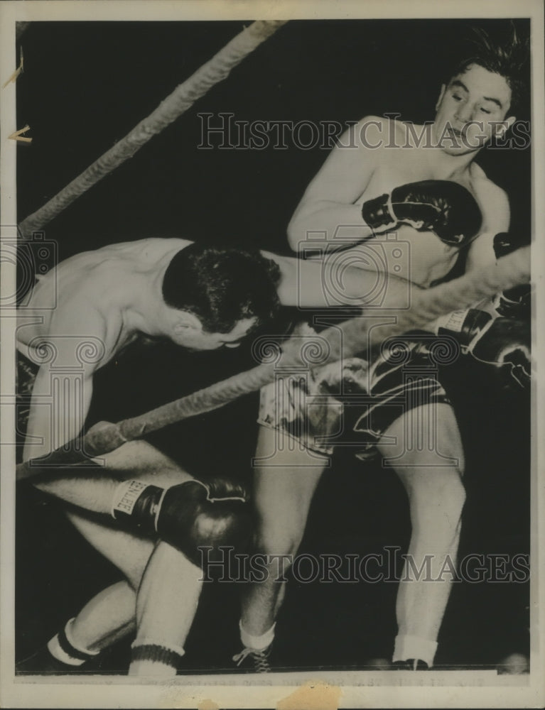 1941 Press Photo Tami Mauriello knocks out his rival Steve Belloise - sbs07808 - Historic Images