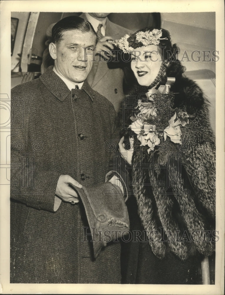 Press Photo Tommy Farr Heavyweight Champ of British Isles with fiancee - Historic Images