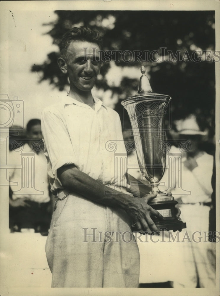 1928 Press Photo Carl Kauffmann with the winners cup - Historic Images