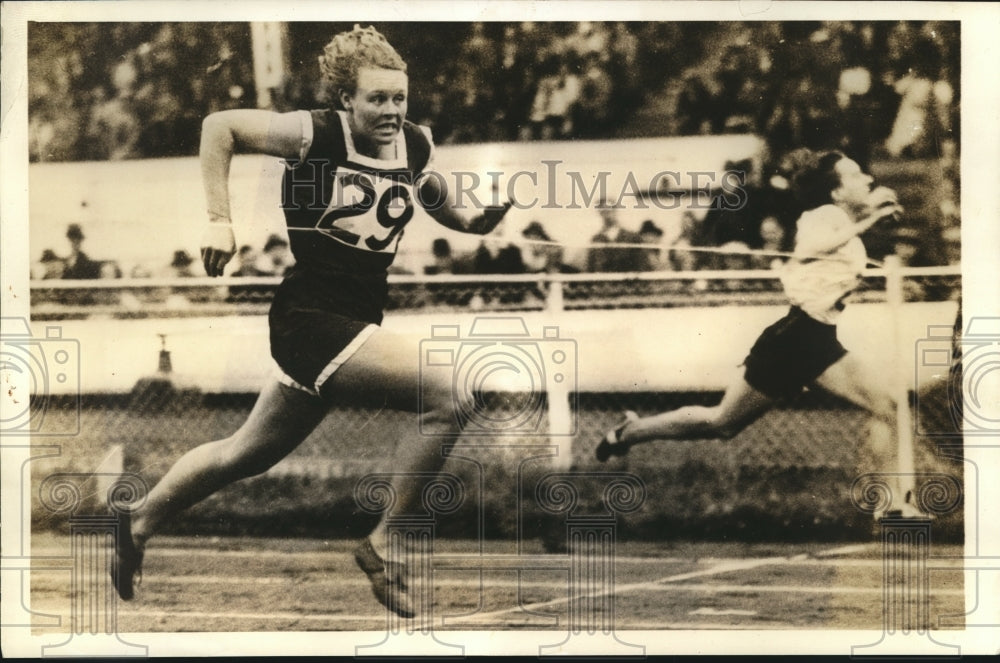1936 Press Photo Mary Burke wins the 100 Meter final at Olympic tryouts - Historic Images