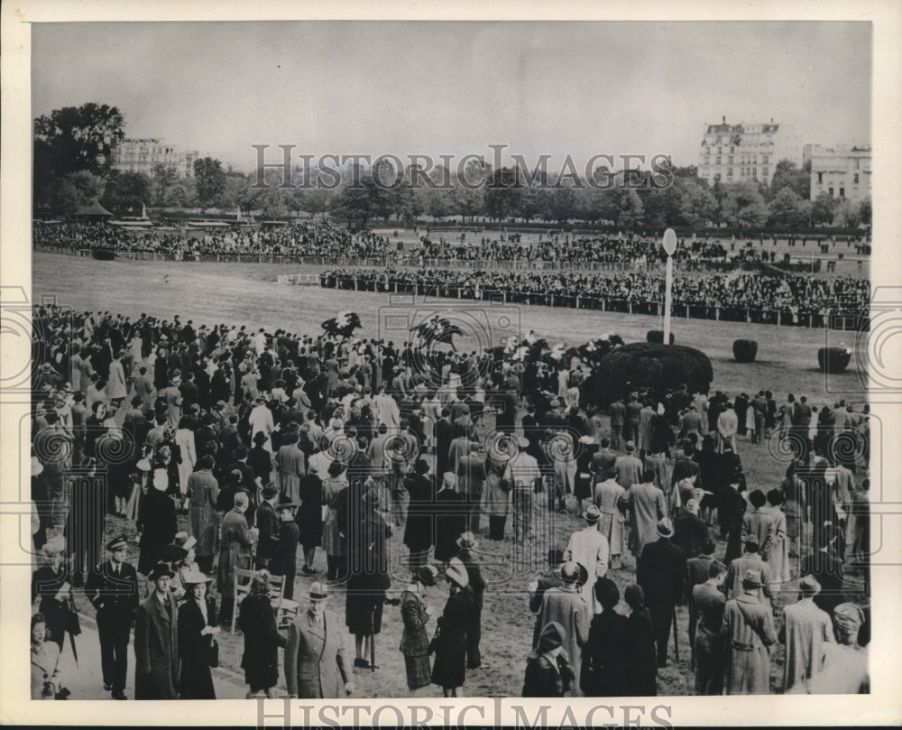 1944 Press Photo Race Track at Auteuil France crowd - sbs08381- Historic Images