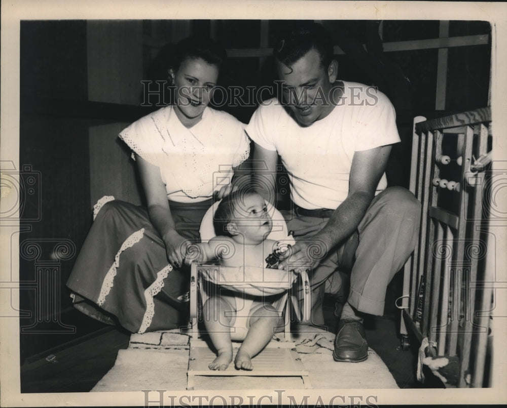 1948 Press Photo Ronald &quot;Junior&quot; Stephens looks up to Junior, Sr. - sbs08513- Historic Images