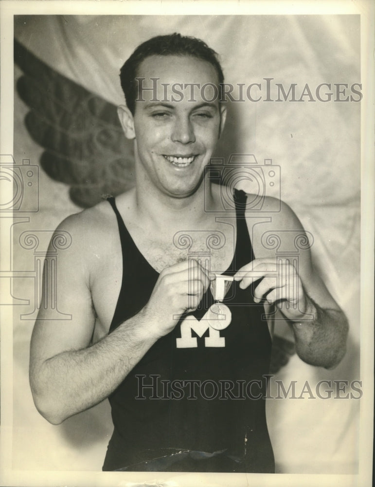 1949 Press Photo Tom Haynie Detroit Athletic Club Freestyle 220 Yard Medal- Historic Images