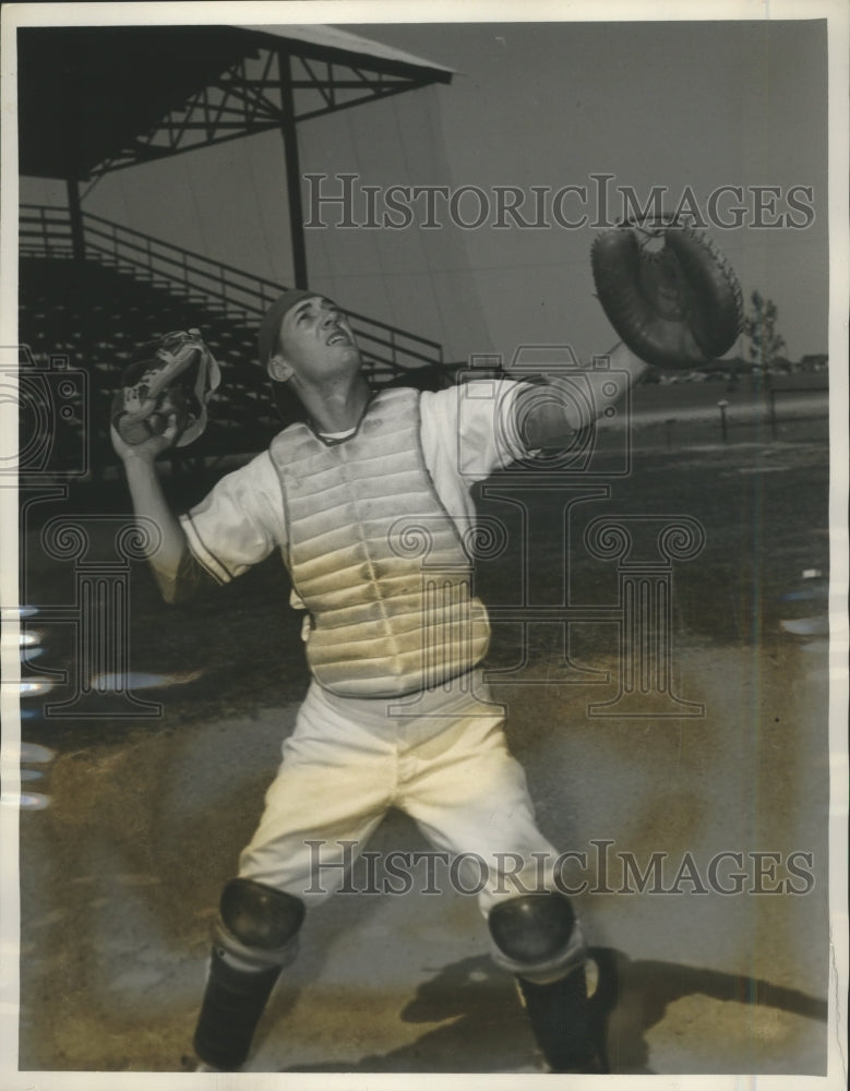 Press Photo Vic Comolli Catcher Owned by Phillies played with Utica,NY- Historic Images