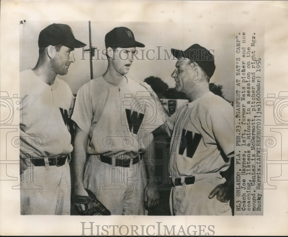 1954 Press Photo Coach Joe Hayes of Nationals with McDermott and Bucky Harris- Historic Images