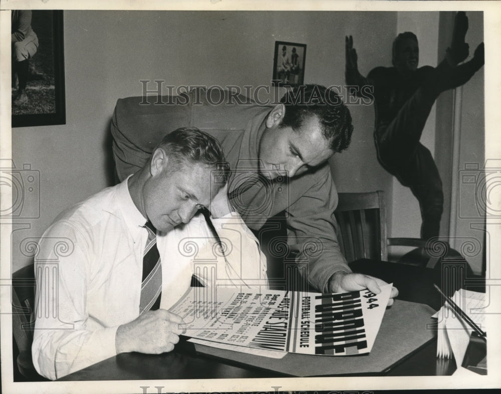 1944 Press Photo Guy Mackey &amp; Coach Cecil Isbel - sbs09263 - Historic Images