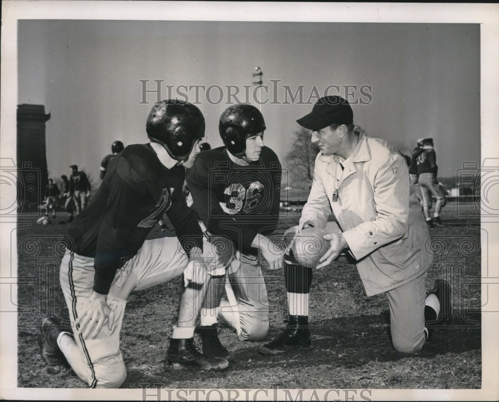 1948 Press Photo George Saue, Navy's Football Coach together with his players. - Historic Images