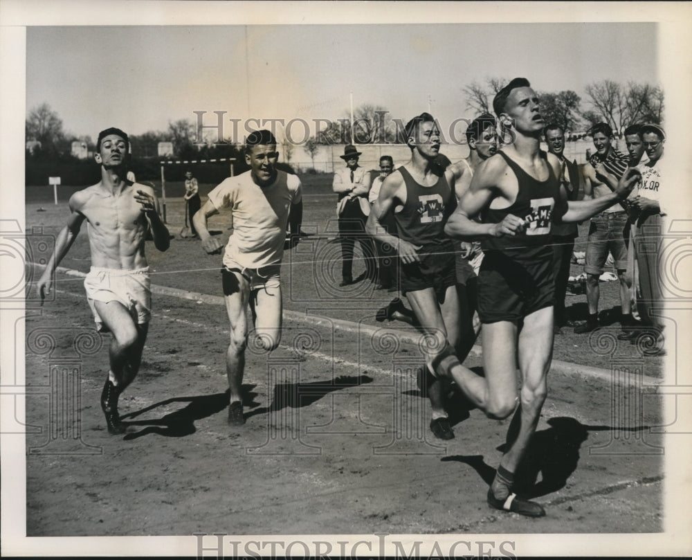 1946 Press Photo R.J.Tucker of Adamson High School 440-Yard Dash Winner - Historic Images