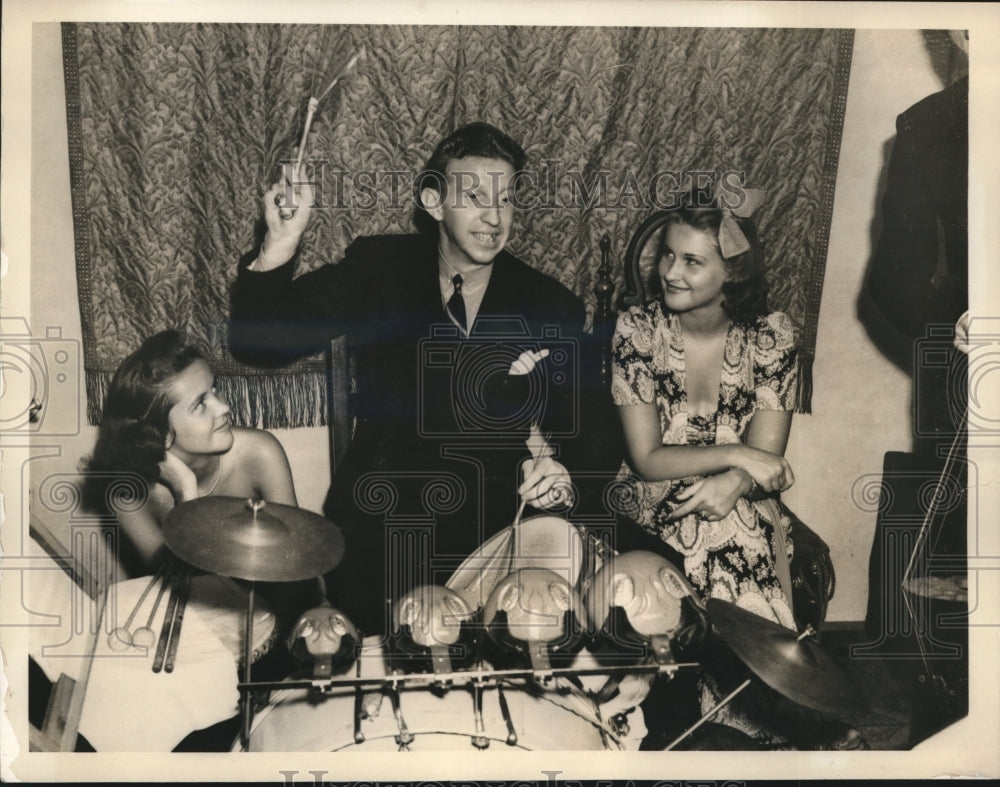 1939 Press Photo Don Budge Tennis Champ with Florence Pritchard, Barbara Evans - Historic Images