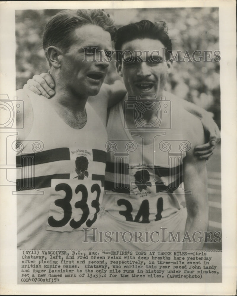 1954 Press Photo Chris Chataway and Fred Green in British Empire Games.- Historic Images
