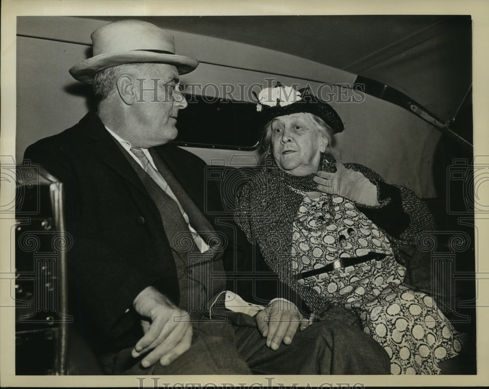 1939 Press Photo FDR and his mother in car riding from NY Railroad Station-Historic Images